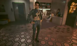 Kobieta w stylu cyberpunk, w skórzanej kurtce i spodniach, z tatuażami na brzuchu, stoi na heksagonalnej posadzce.