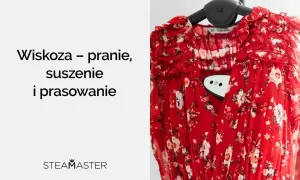 Czerwona sukienka w kwiaty, z tekstem "Wiskoza - pranie, suszenie i prasowanie". Czy wiskoza się rozciąga? Sprawdź!