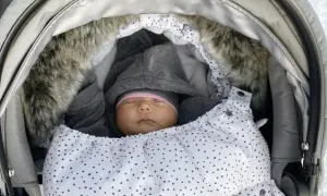 Jak ubrać noworodka na wyjście ze szpitala zimą, aby było mu ciepło