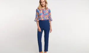 Jaką bluzkę do eleganckich spodni wybrać, by wyglądać stylowo?