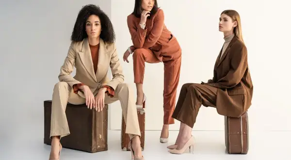 Jakie buty do spodni garniturowych damskich, aby wyglądać elegancko?
