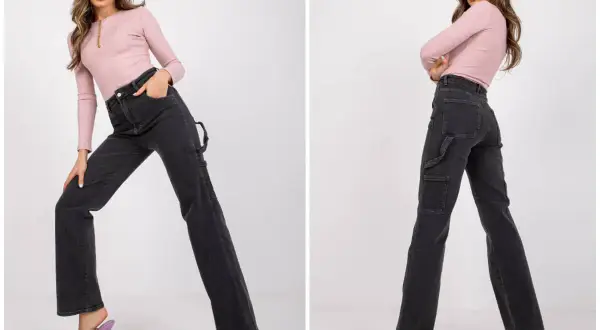 Modelka w różowym topie i ciemnych jeansach straight. Co to znaczy? Proste nogawki, które nie opinają, ale też nie są za szerokie.