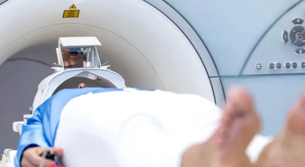 Jak się ubrać na rezonans magnetyczny kolana, aby uniknąć problemów