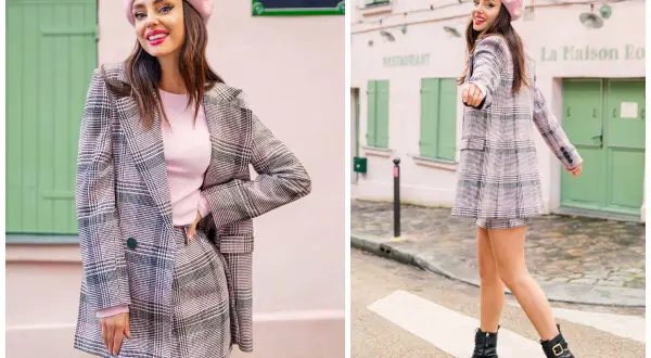 Dziewczyna w różowym beretce i kraciastej marynarce z mini spódniczką, uosobienie preppy style, pozuje na tle paryskiej uliczki.