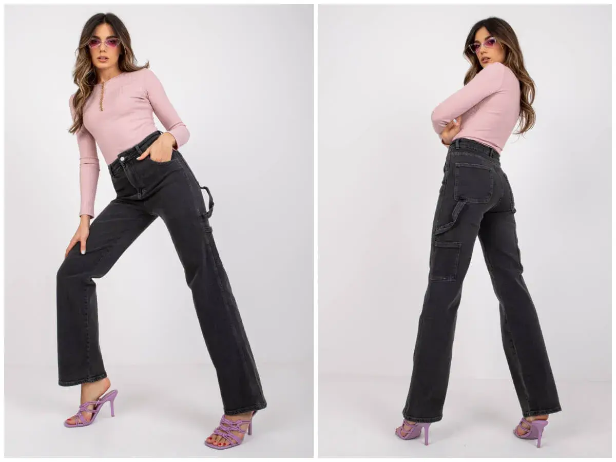Modelka w różowym topie i ciemnych jeansach straight. Co to znaczy? Proste nogawki, które nie opinają, ale też nie są za szerokie.